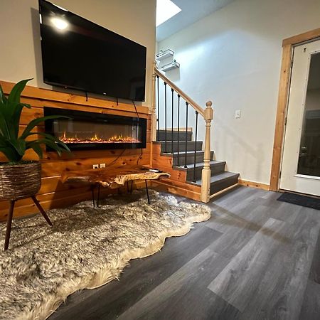 Smokey Mountain Retreat, Hot Tub, Game Room, Sleeps 8! 蓋特林堡 外观 照片