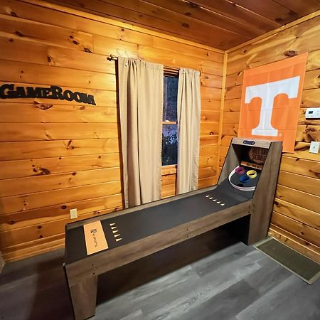 Smokey Mountain Retreat, Hot Tub, Game Room, Sleeps 8! 蓋特林堡 外观 照片