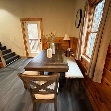 Smokey Mountain Retreat, Hot Tub, Game Room, Sleeps 8! 蓋特林堡 外观 照片