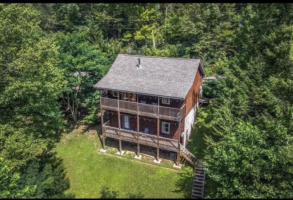 Smokey Mountain Retreat, Hot Tub, Game Room, Sleeps 8! 蓋特林堡 外观 照片