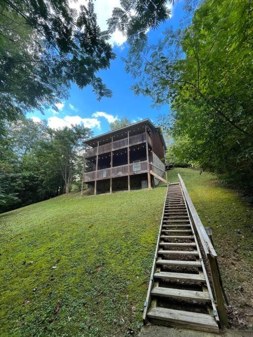 Smokey Mountain Retreat, Hot Tub, Game Room, Sleeps 8! 蓋特林堡 外观 照片