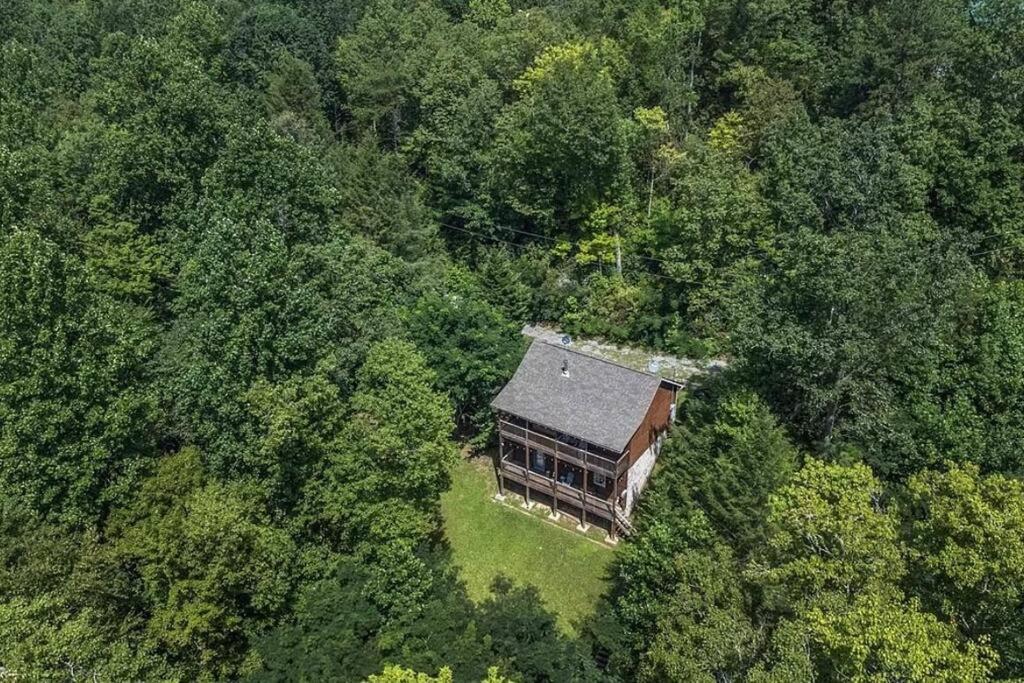 Smokey Mountain Retreat, Hot Tub, Game Room, Sleeps 8! 蓋特林堡 外观 照片