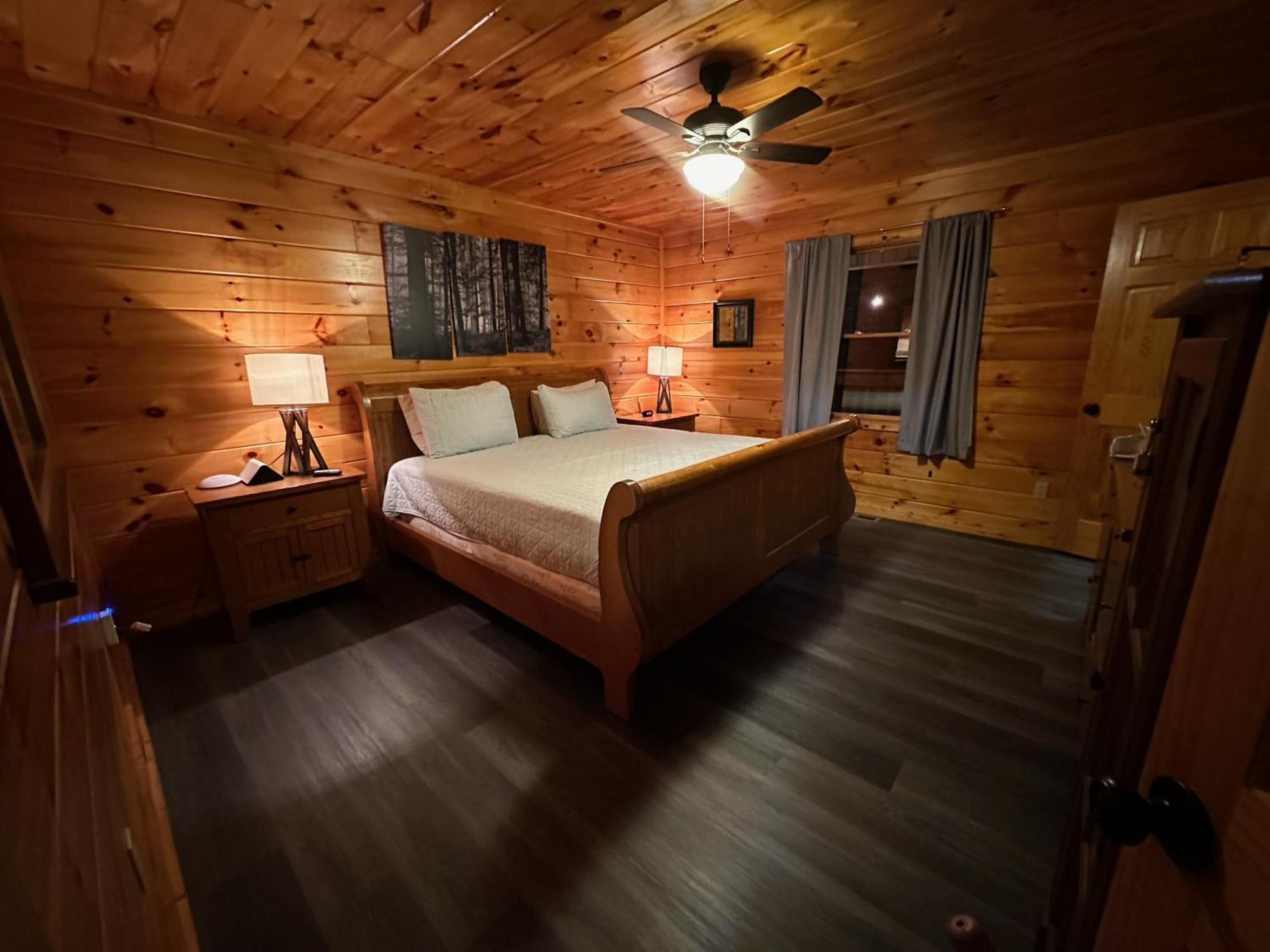 Smokey Mountain Retreat, Hot Tub, Game Room, Sleeps 8! 蓋特林堡 外观 照片