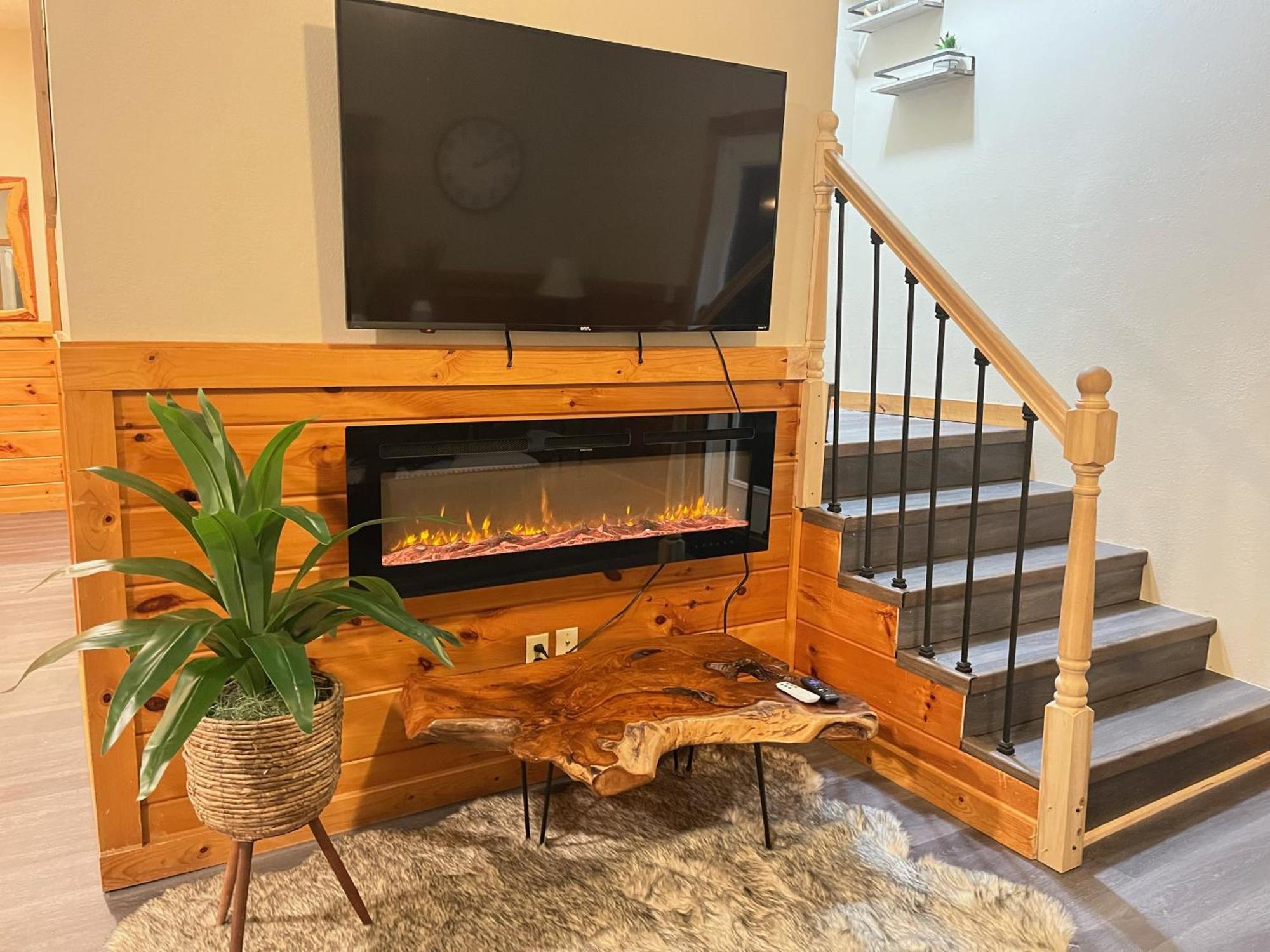 Smokey Mountain Retreat, Hot Tub, Game Room, Sleeps 8! 蓋特林堡 外观 照片