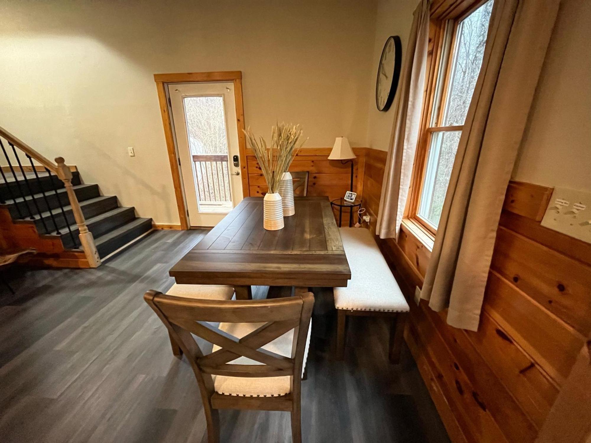 Smokey Mountain Retreat, Hot Tub, Game Room, Sleeps 8! 蓋特林堡 外观 照片