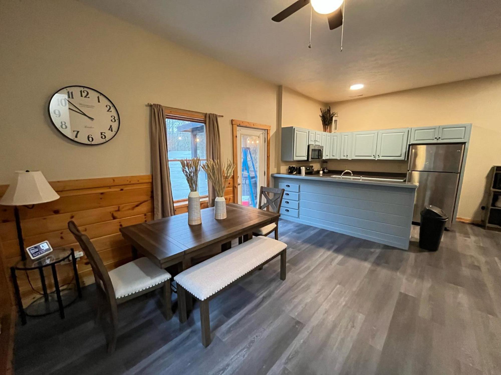 Smokey Mountain Retreat, Hot Tub, Game Room, Sleeps 8! 蓋特林堡 外观 照片
