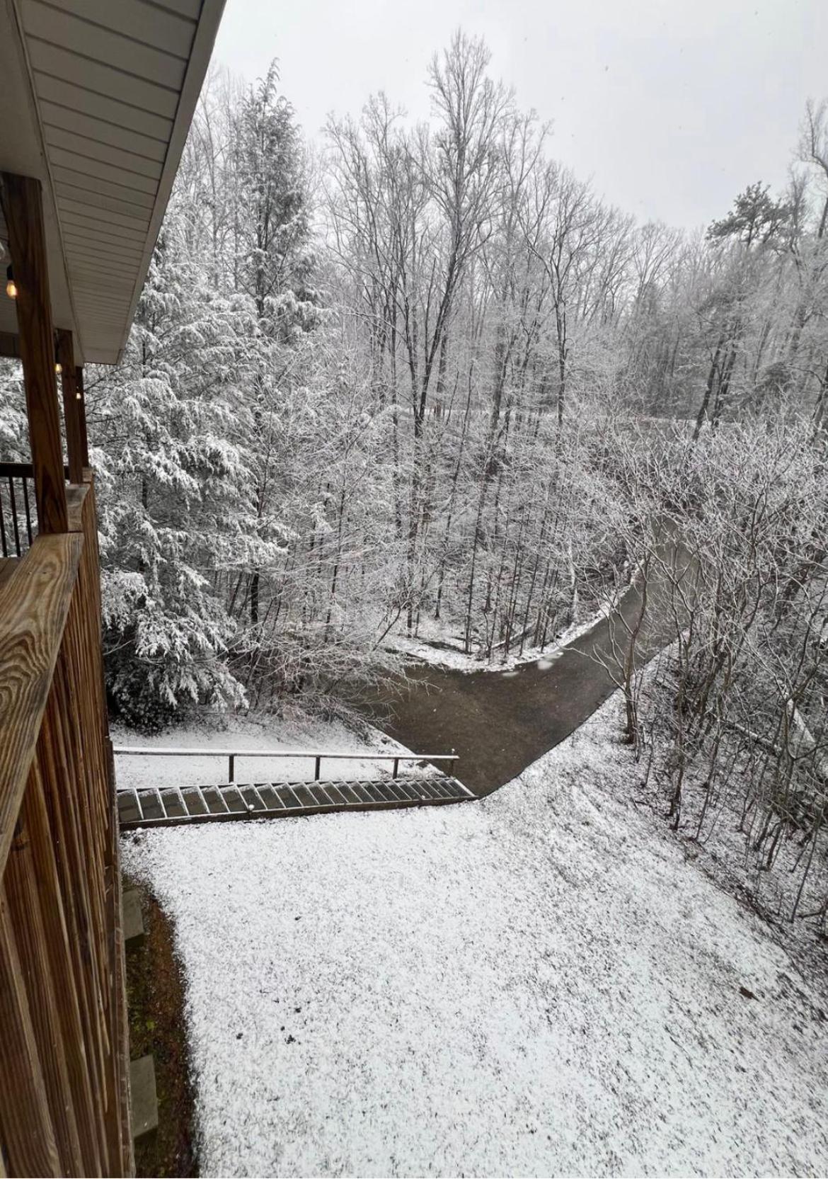 Smokey Mountain Retreat, Hot Tub, Game Room, Sleeps 8! 蓋特林堡 外观 照片